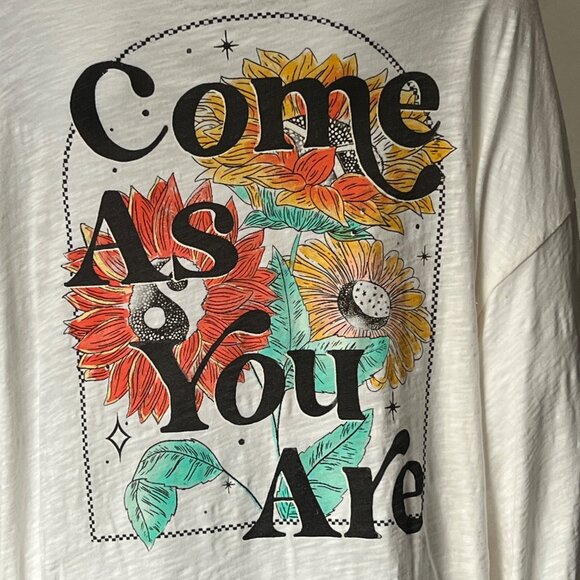 Torrid White Graphic Pullover Top w/ Sunflower Print - Come As You Are - Size 0 - Picture 4 of 9